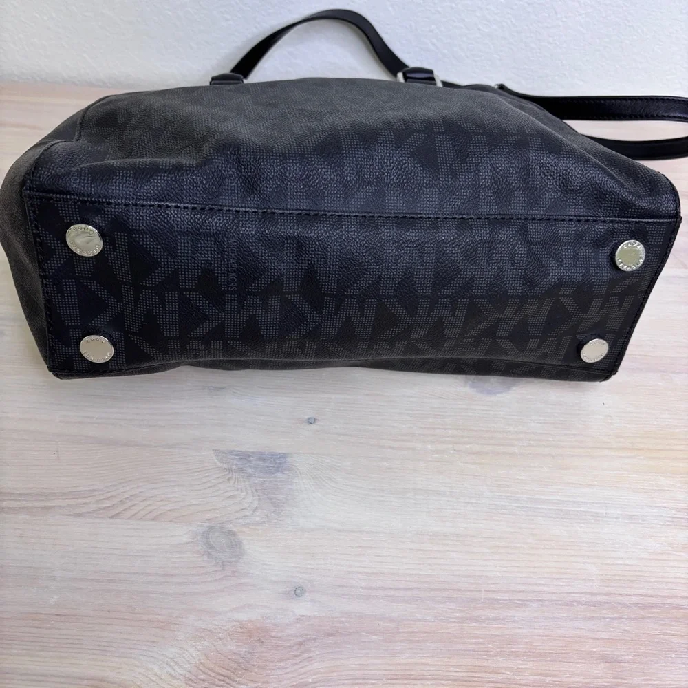 Michael Kors Sutton satchel - Picture 8 of 8